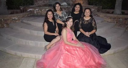 Mujer de 45 celebró su “Quinceañera” 30 años después. Sus fotos están llegando a 100 mil “me gusta”