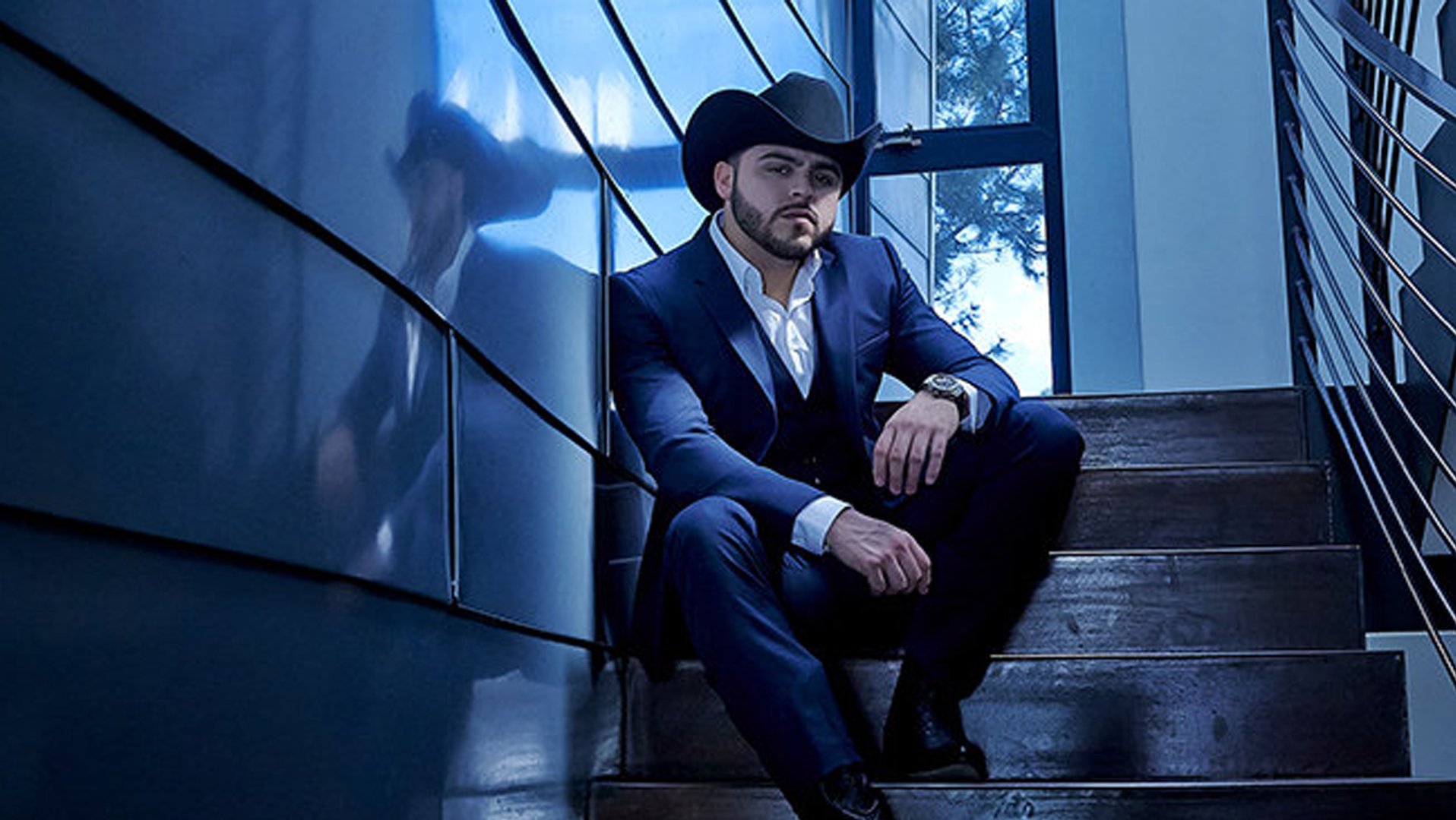 Gerardo Ortiz recibió disco de oro por el álbum “Hoy más fuerte”